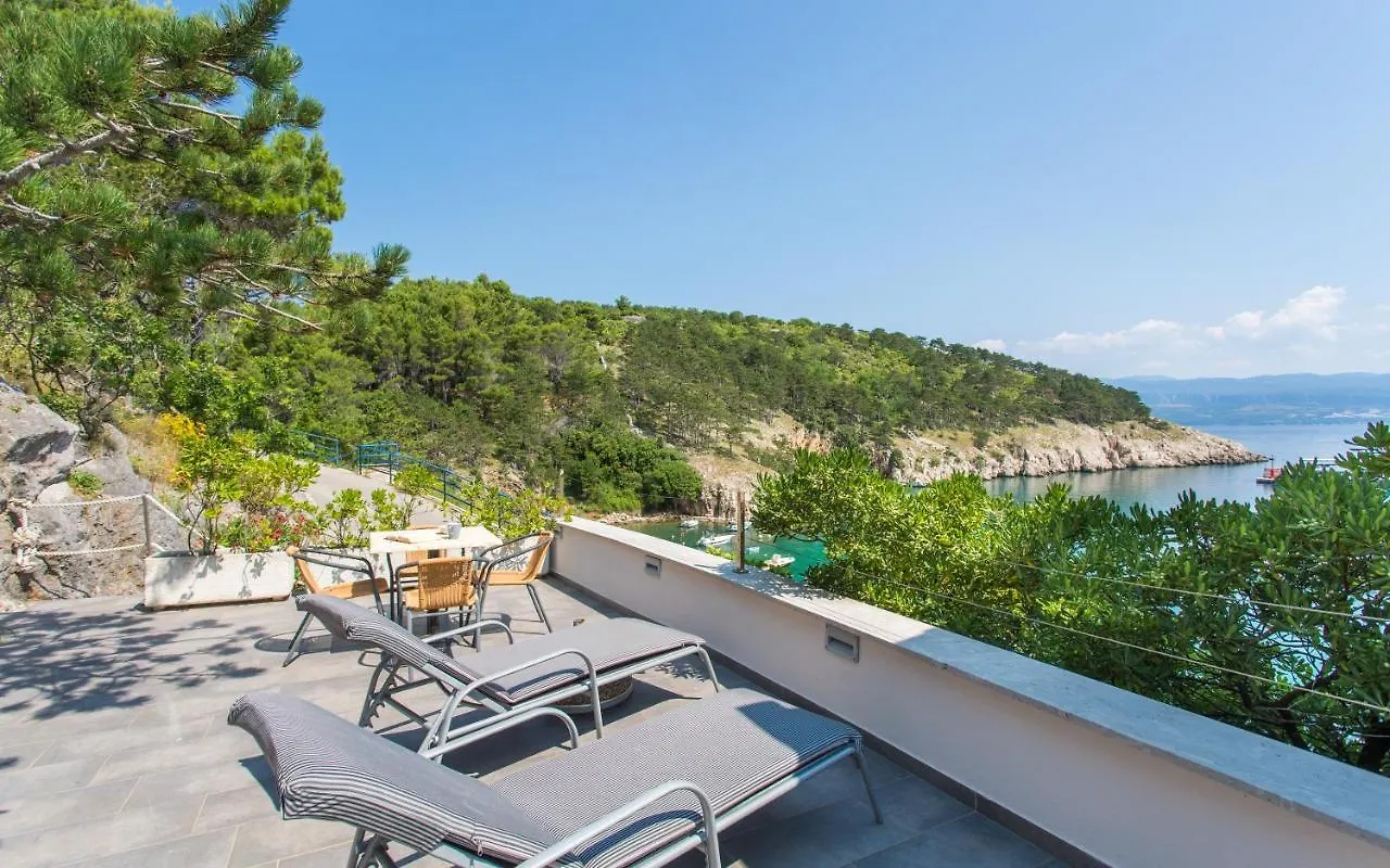 Seafront Apartment With Amazing Seaview Vrbnik